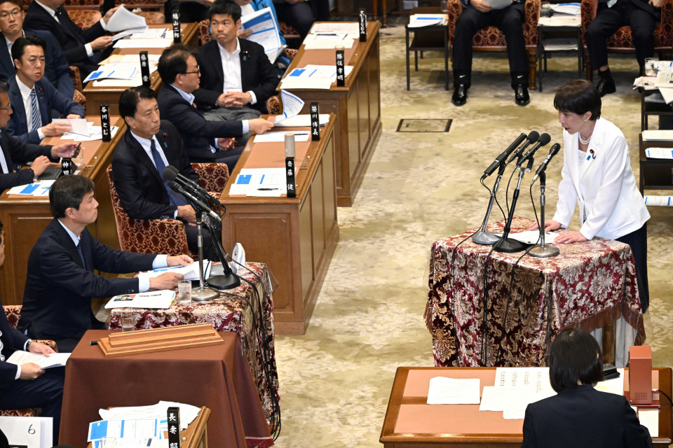 予算委員会で質問する後藤祐一議員