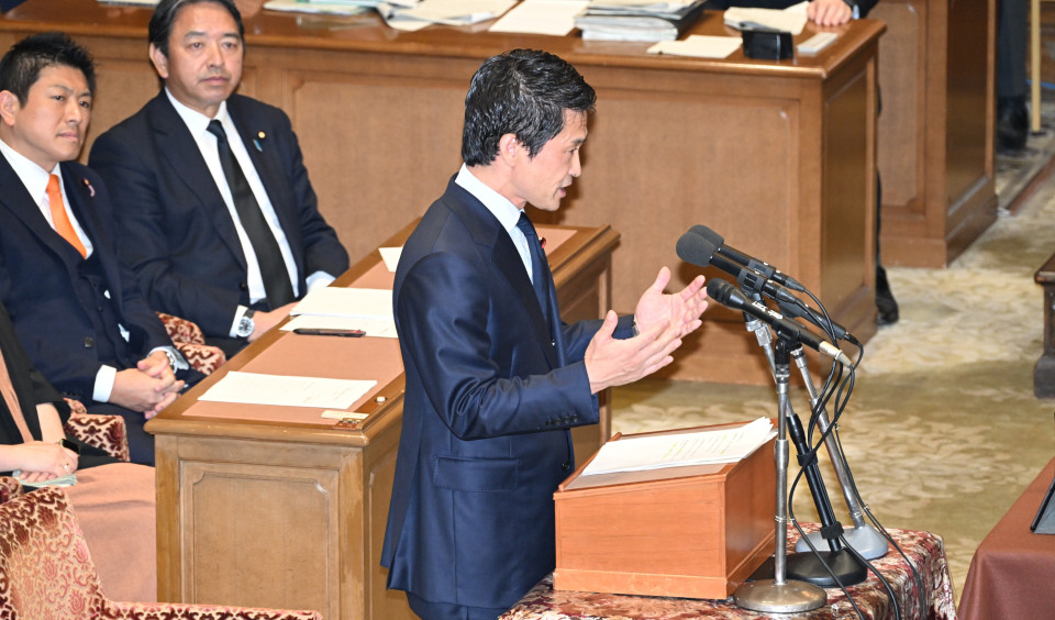 20260715党首討論に立つ小川淳也代表