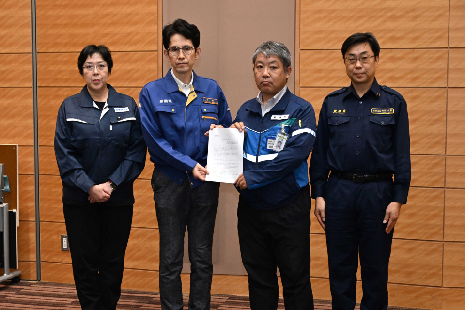 政府に「令和8年熊本地震」に関する申し入れを手交する階幹事長