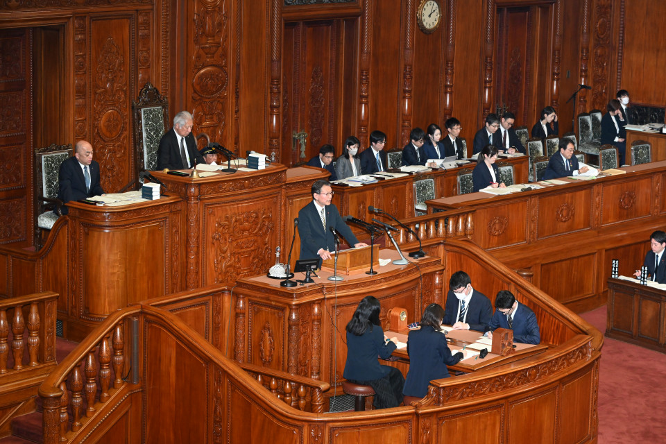20260428衆院本会議　長妻昭
