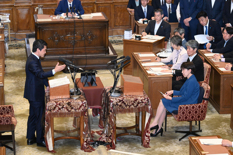 20260715党首討論に立つ小川淳也代表