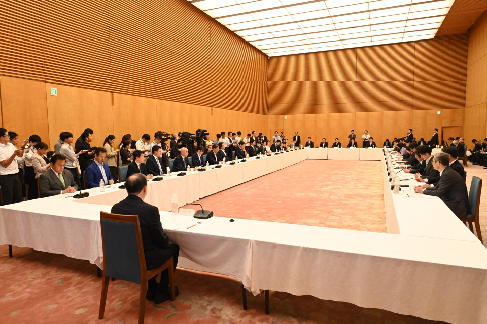 20260729社会保障に関する国民会議で意見表明する小川淳也代表