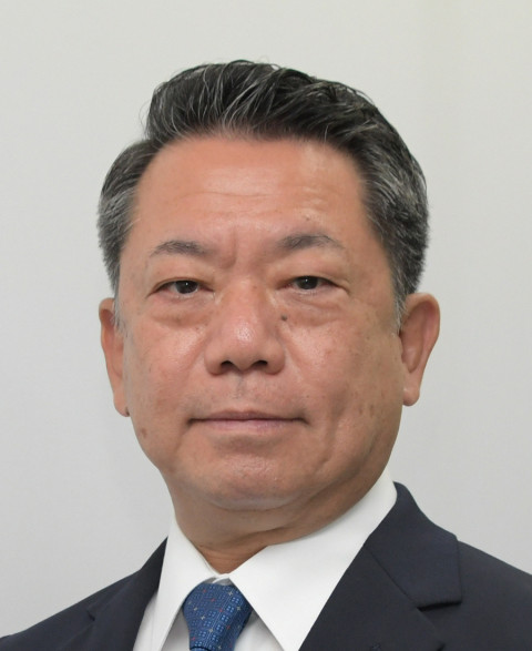 金城泰邦 顔写真