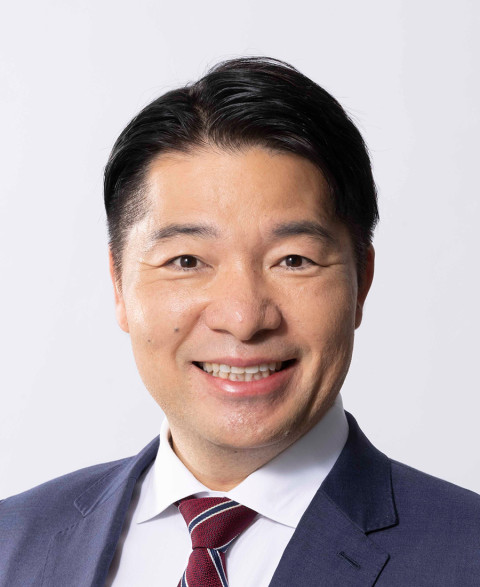 伊佐進一 顔写真