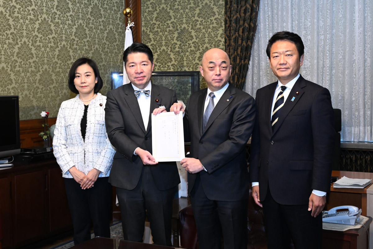 特例公債（赤字国債）の発行期間を1年間に限定する議員立法を提出 | 中