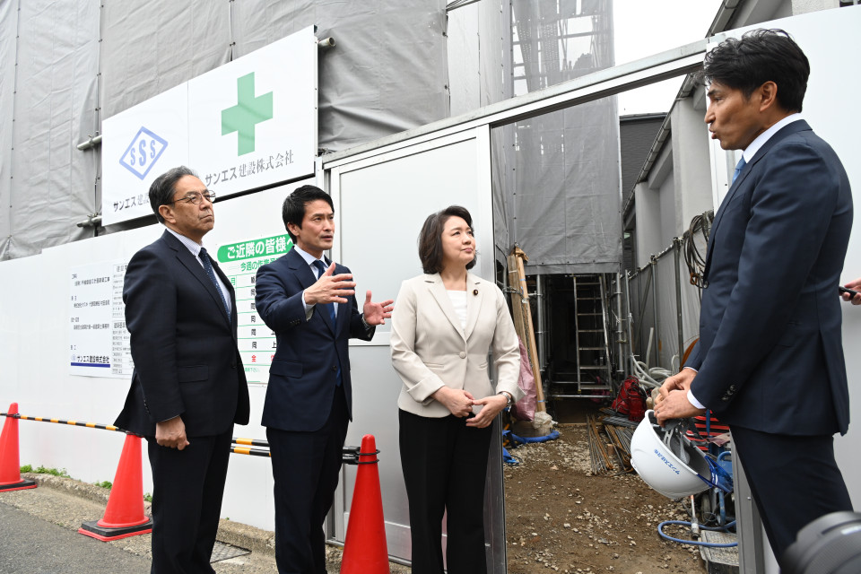 20260424３党代表が共同で品川区の建設現場を視察