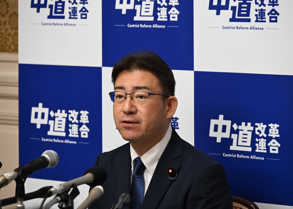 就任記者会見で発言する渡辺創・中道改革連合新代表=2026年9月16日